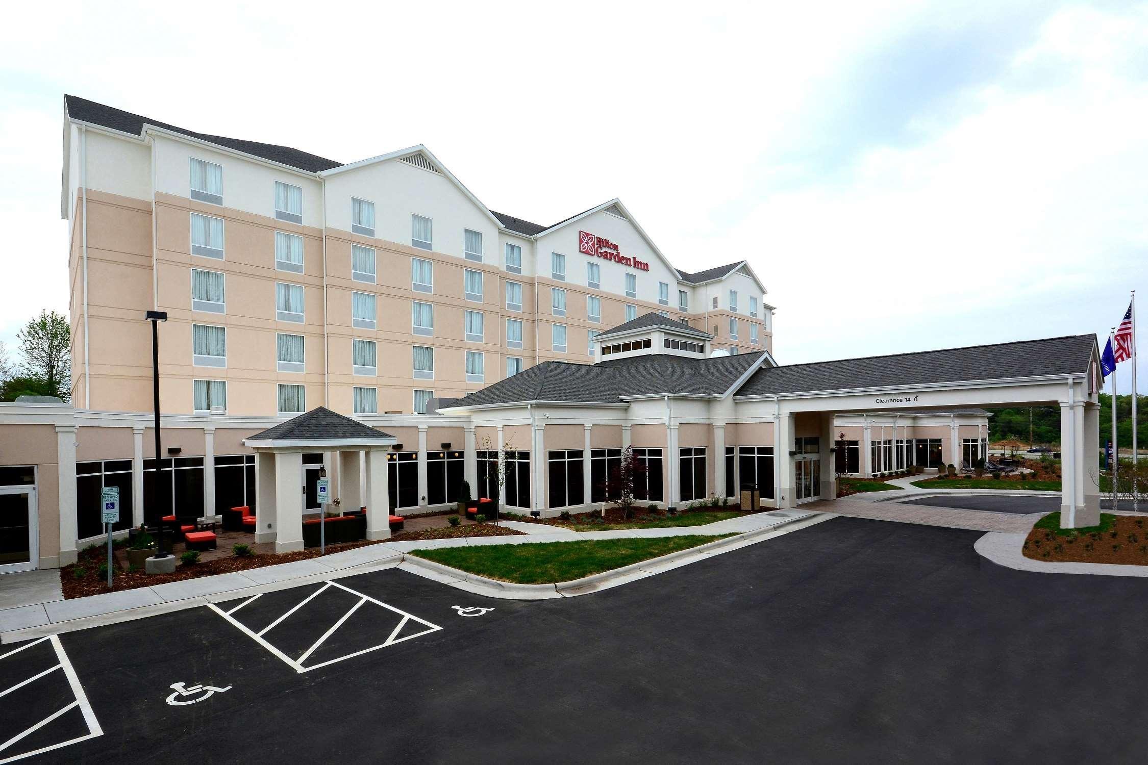 Hilton Garden Inn Greensboro Airport Екстериор снимка