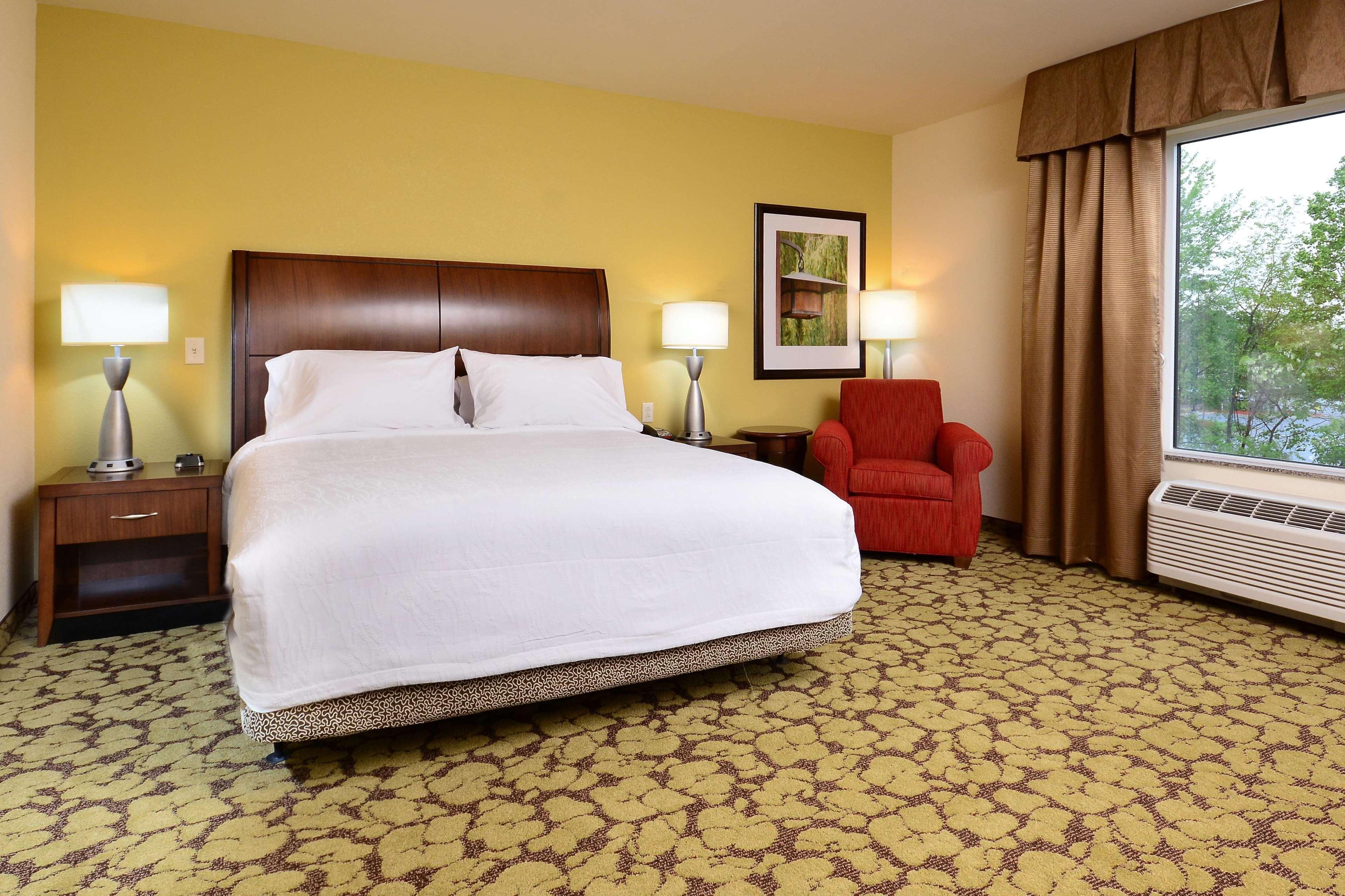 Hilton Garden Inn Greensboro Airport Екстериор снимка